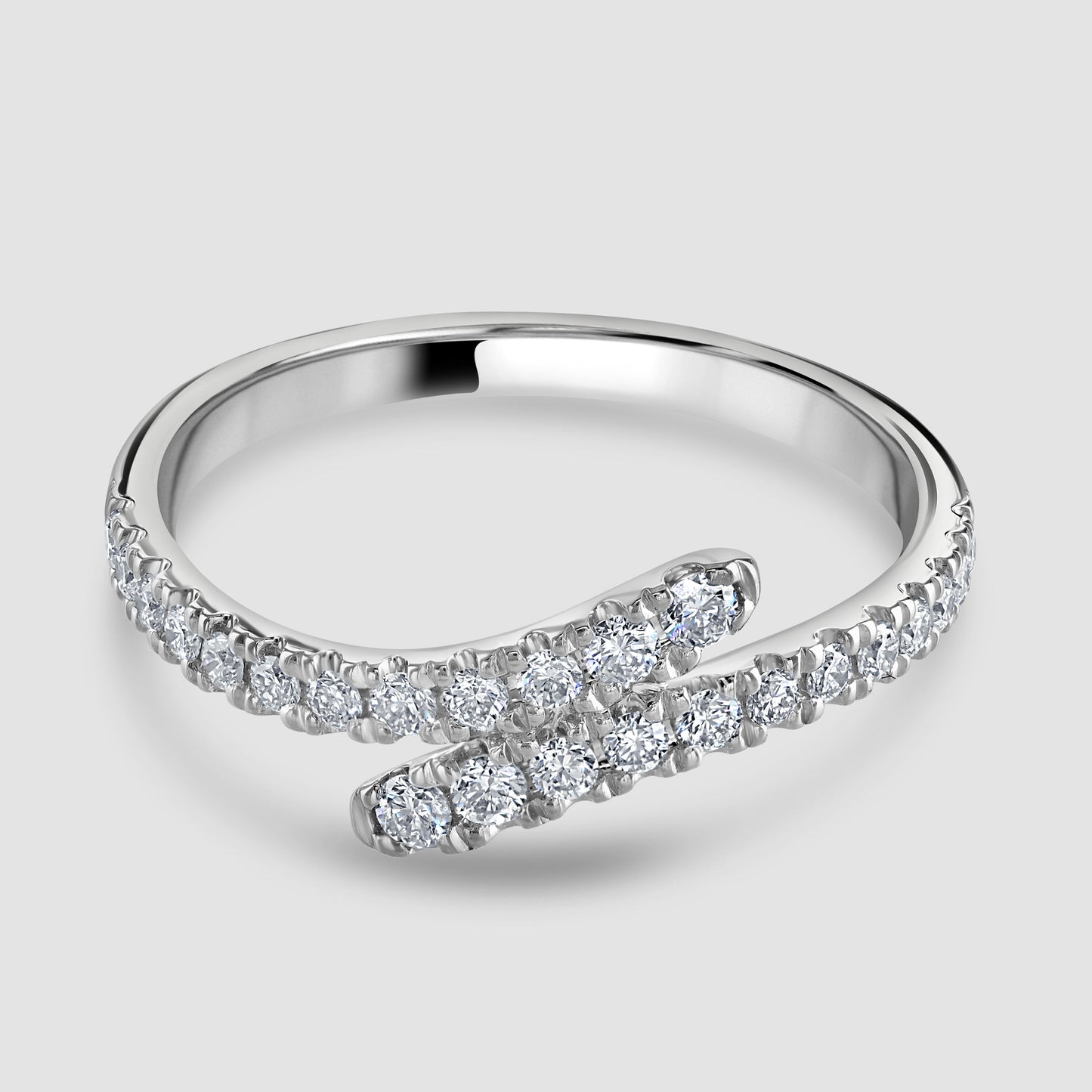 Diamond cross over ring