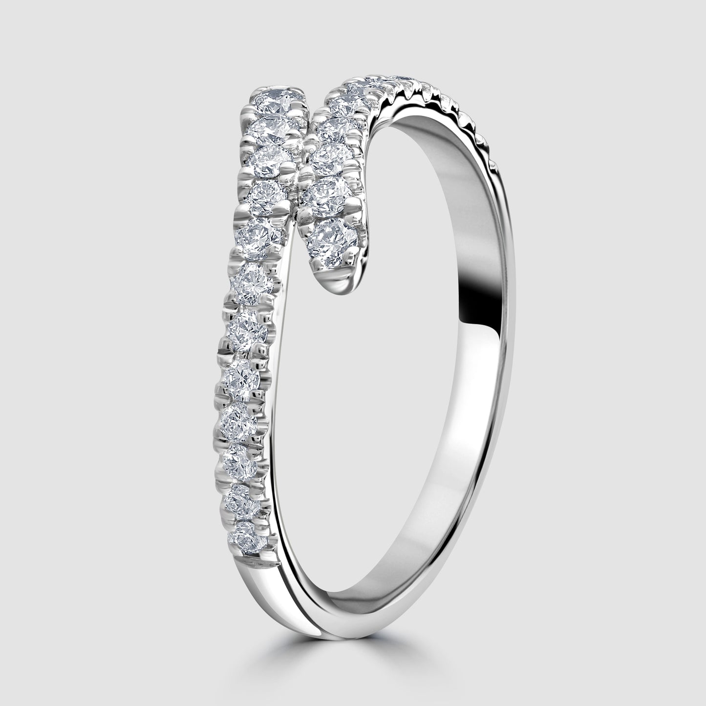 Diamond cross over ring