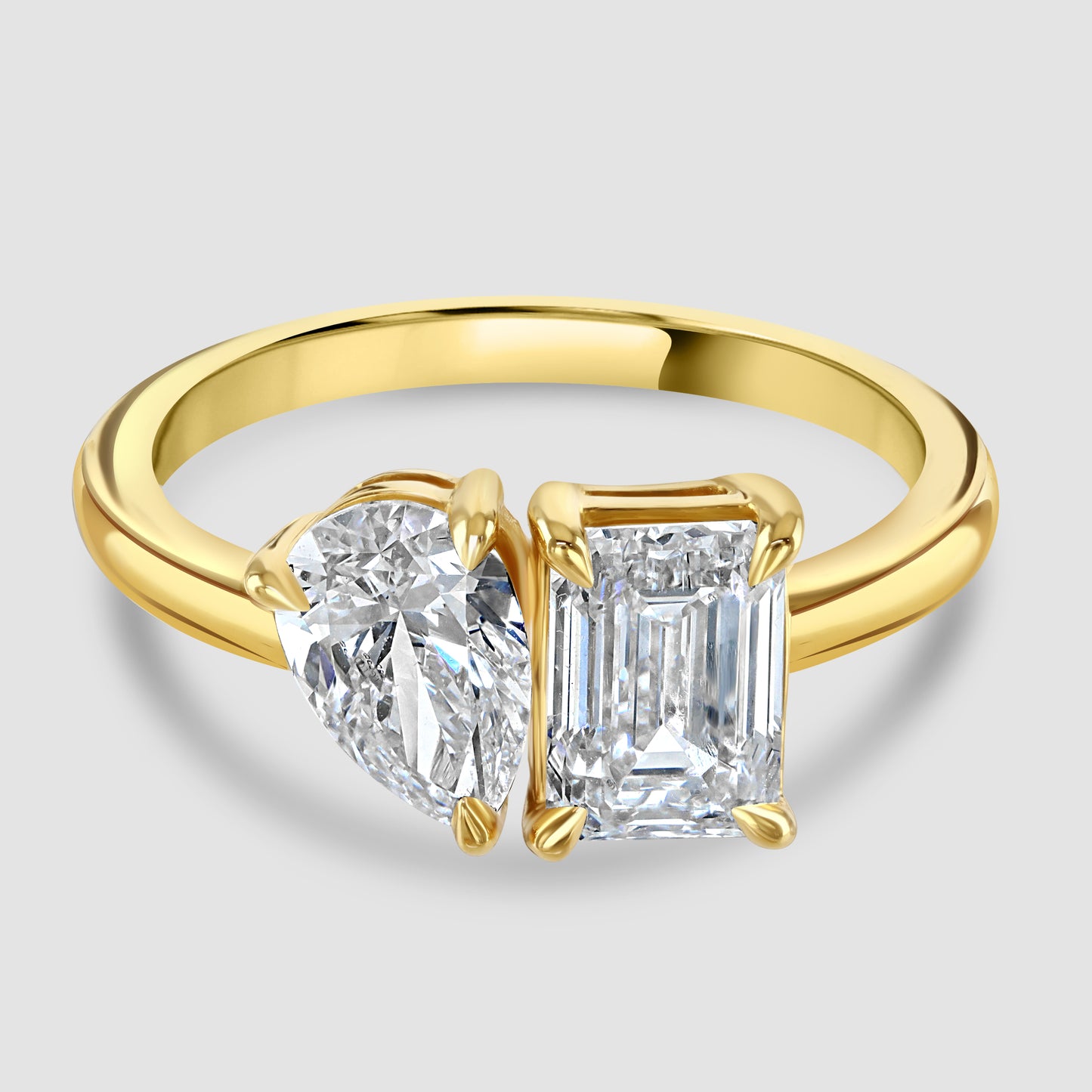 Toi et Moi emerald & pear shape laboratory diamond ring