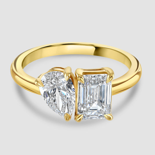 Toi et Moi emerald & pear shape laboratory diamond ring