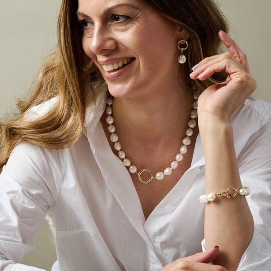 Cultured Pearl Choker with 9ct Gold Halo