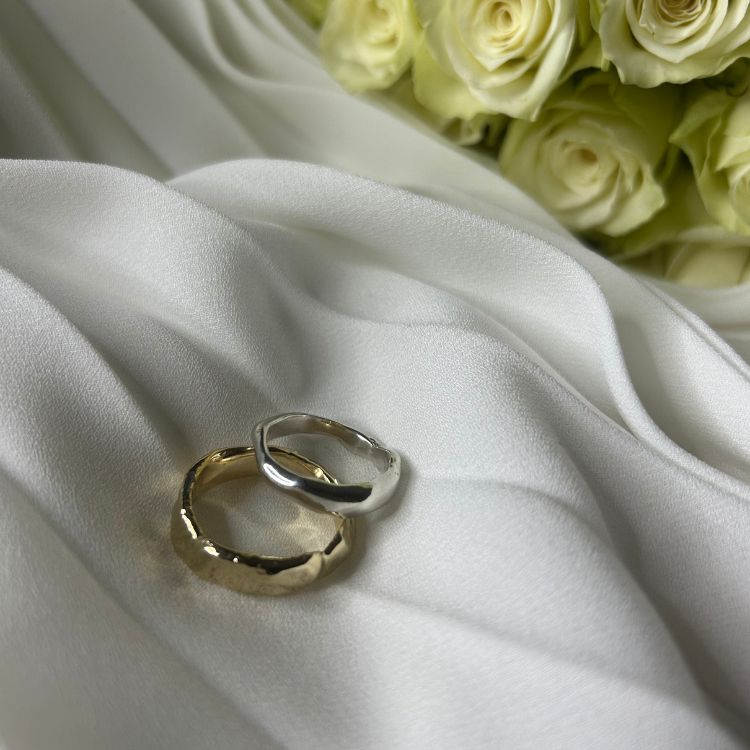 9ct Gold Luna Ring