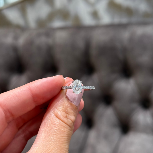 Laboratory diamond oval solitaire ring