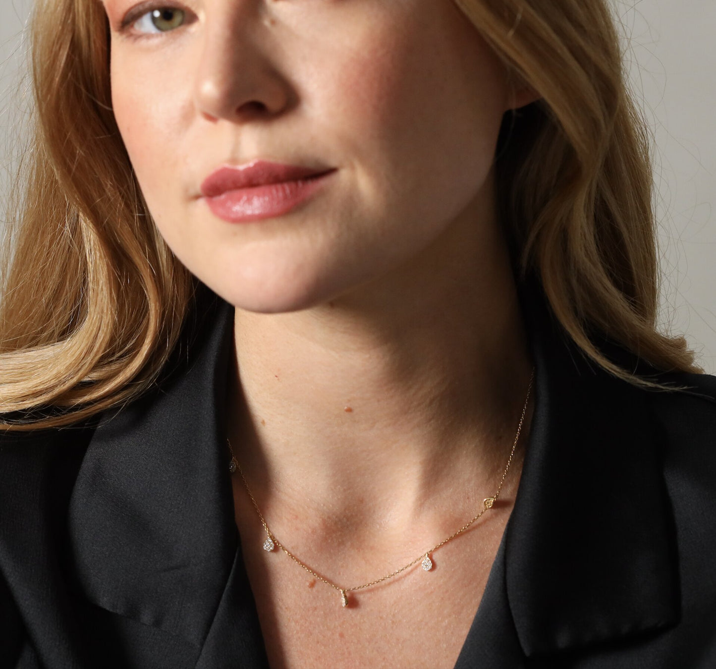 Necklace with pave set droplets