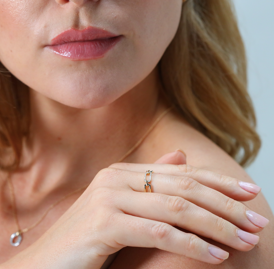 Diamond set chain link ring