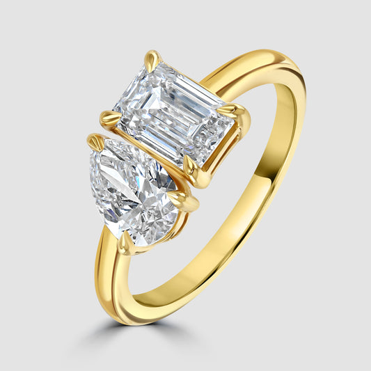 Toi et Moi emerald & pear shape laboratory diamond ring