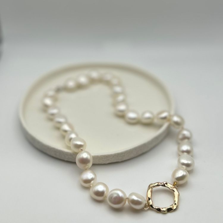Cultured Pearl Choker with 9ct Gold Halo