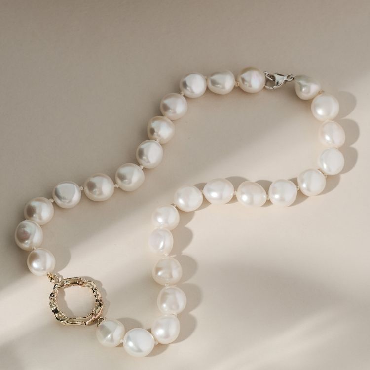 Cultured Pearl Choker with 9ct Gold Halo