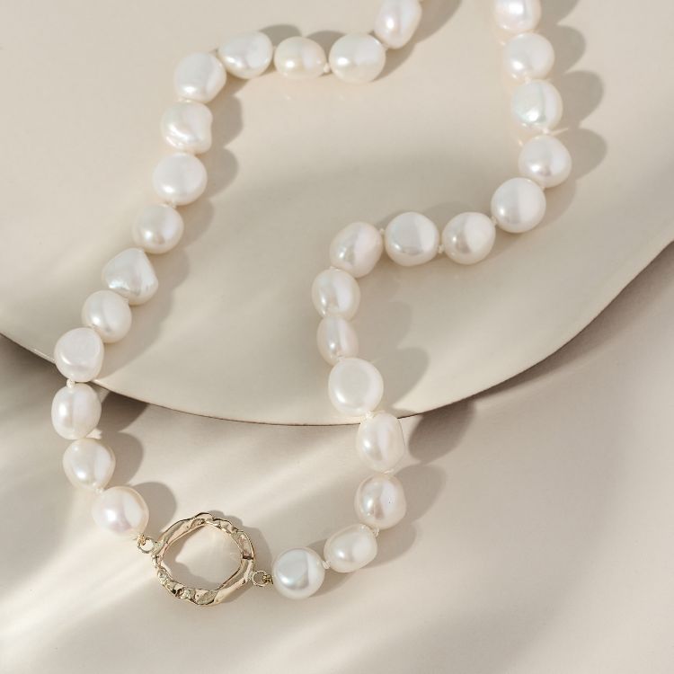 Cultured Pearl Choker with 9ct Gold Halo