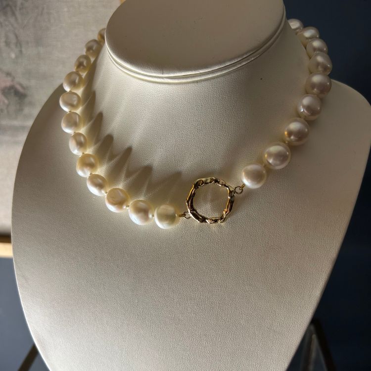 Cultured Pearl Choker with 9ct Gold Halo