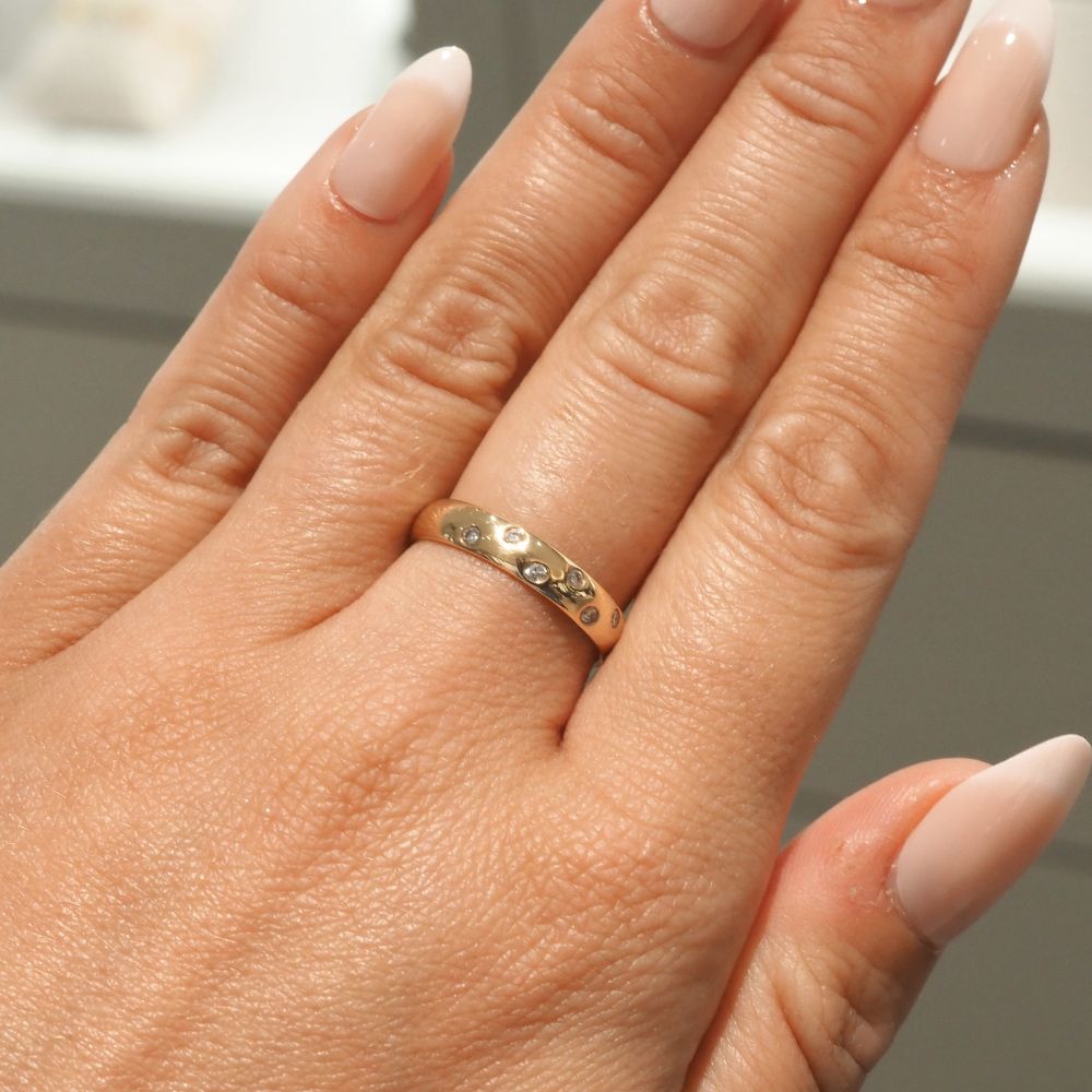 18ct yellow gold diamond set band 2
