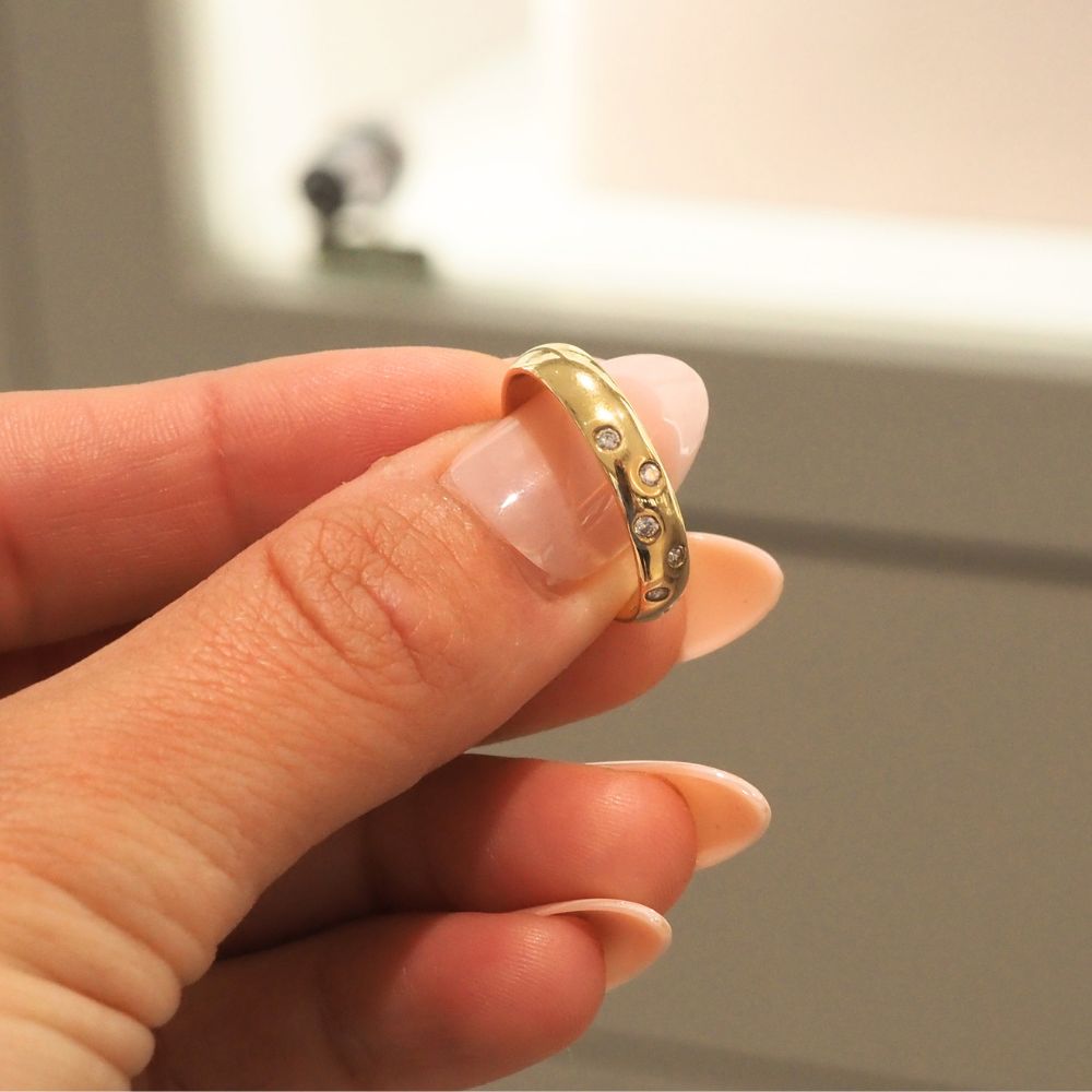  18ct yellow gold diamond set band 3