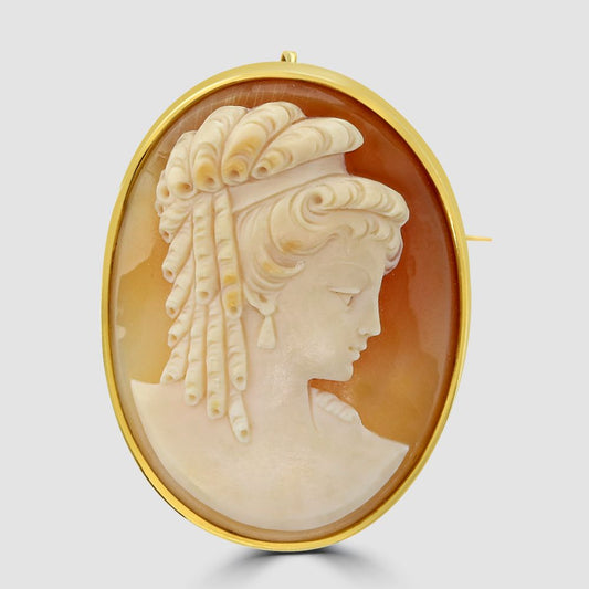 Oval cameo marked ‘Scialanga’ on the reverse