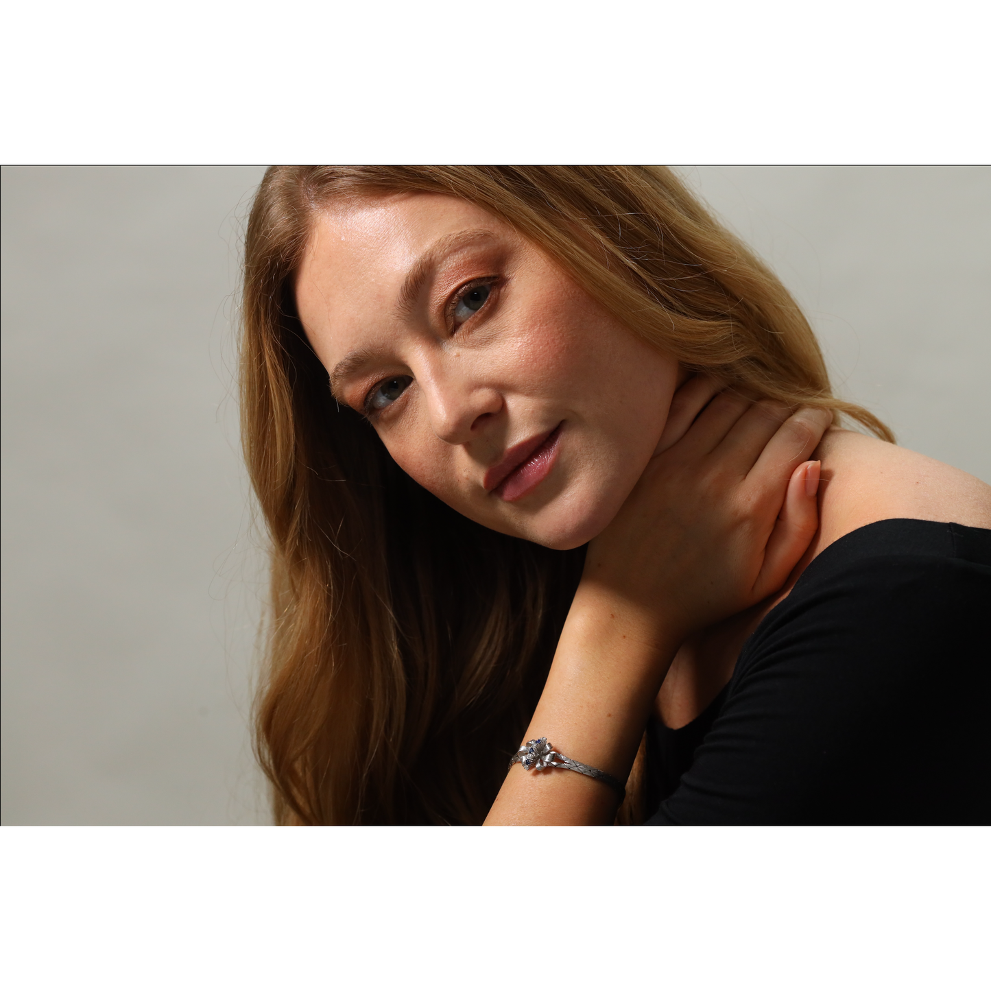 Bow style bracelet set with sapphires and diamonds