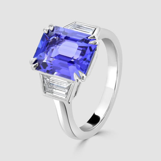 Stunning tanzanite and Trapeze cut diamond ring