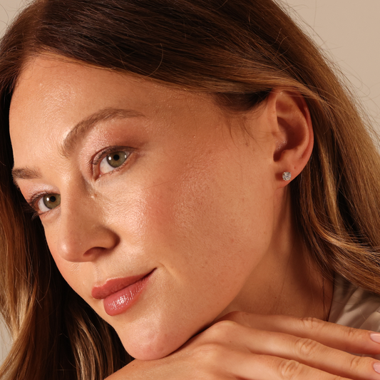 Laboratory diamond stud earrings 1ct