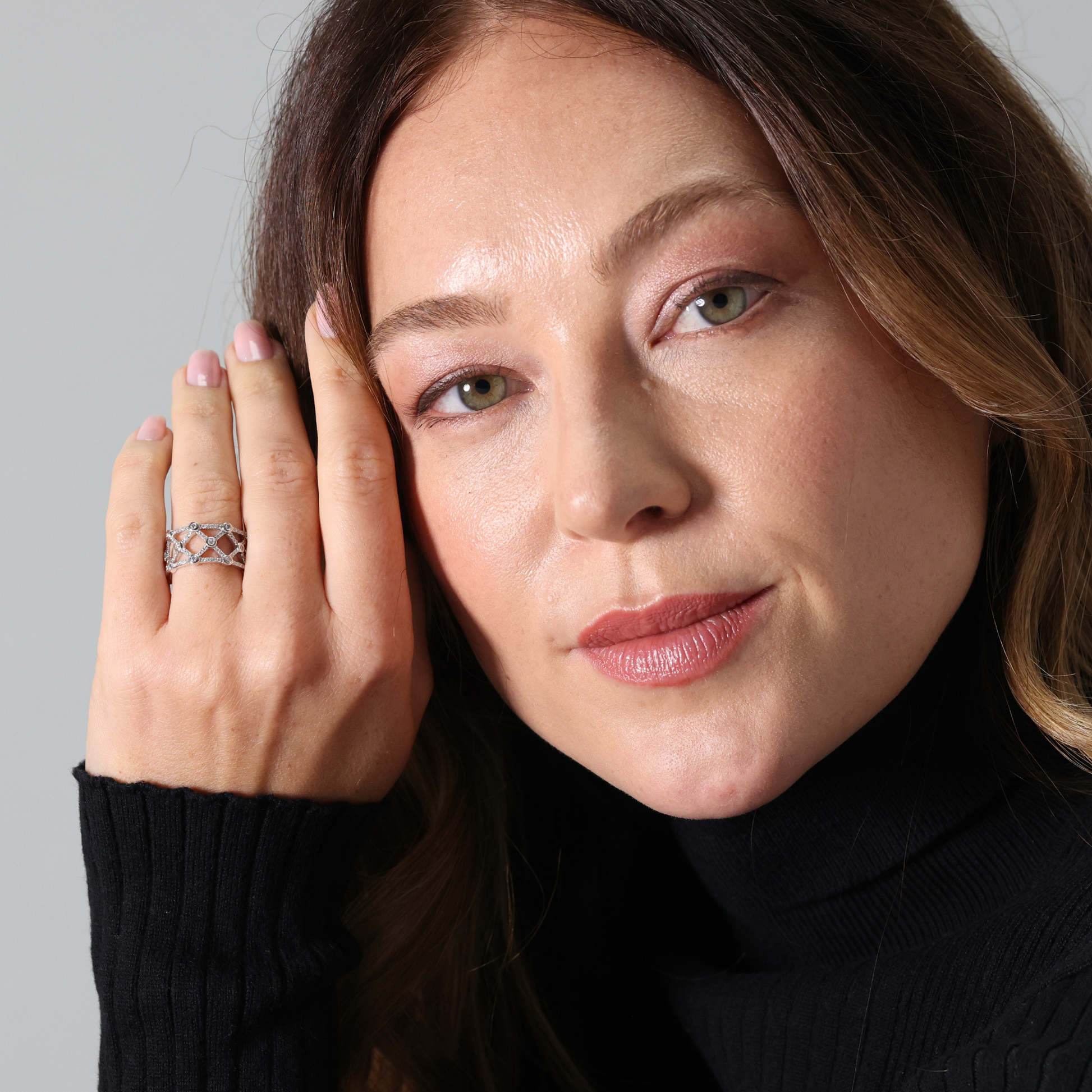 Diamond set criss cross ring