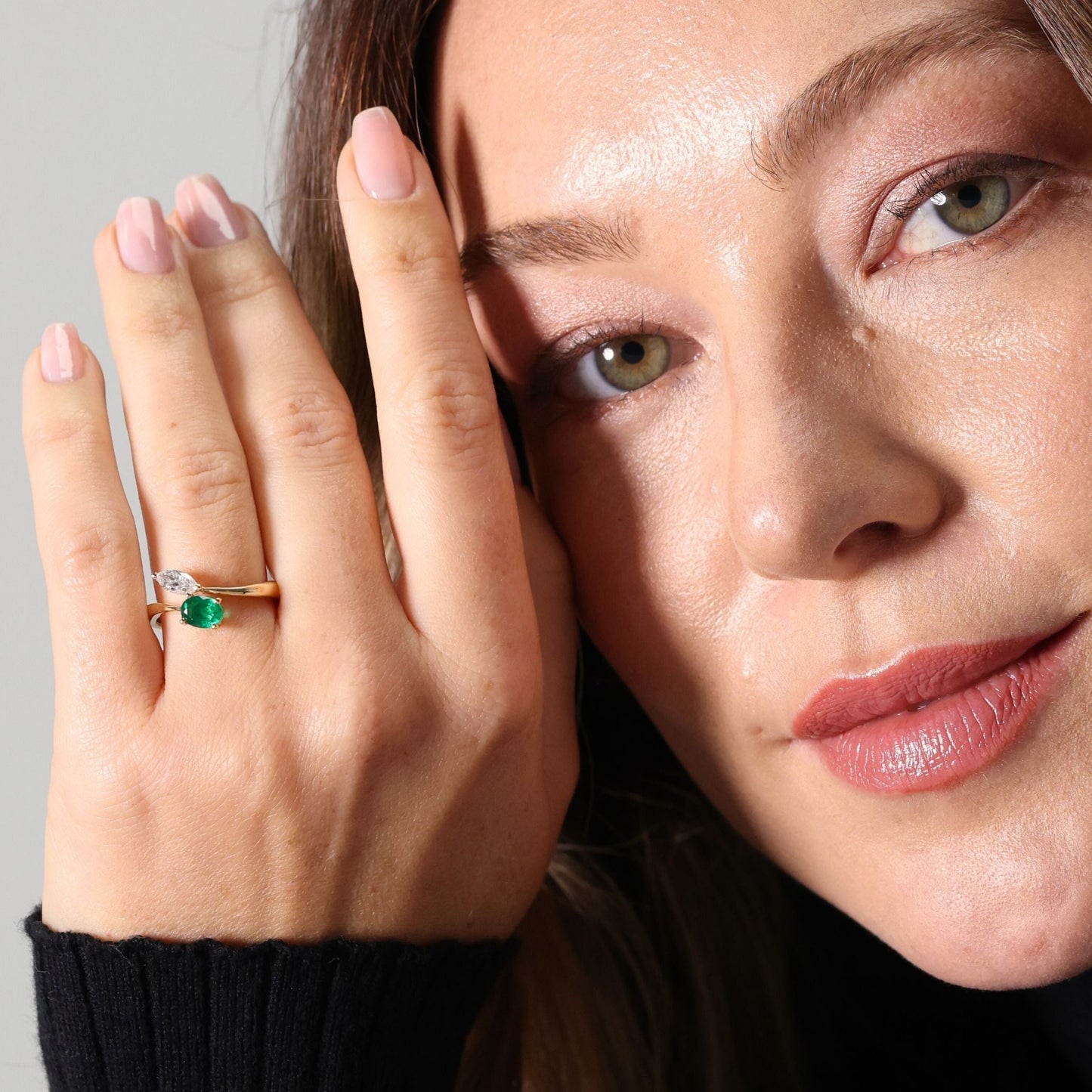 Moi et Toi emerald and diamond crossover ring