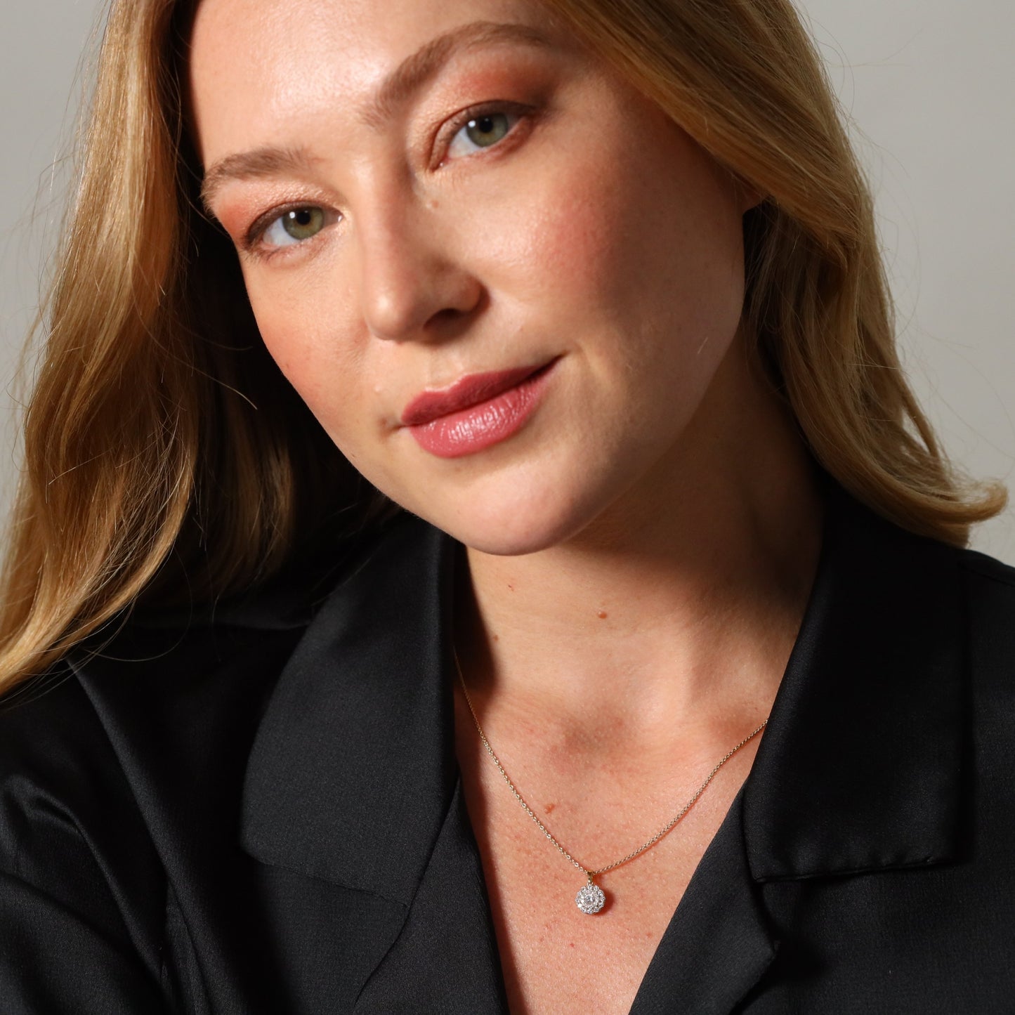 Diamond cluster pendant and chain